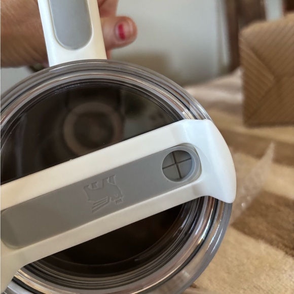 Stanley White Tumbler with Pooh and Tigger Design - Picture 4 of 6